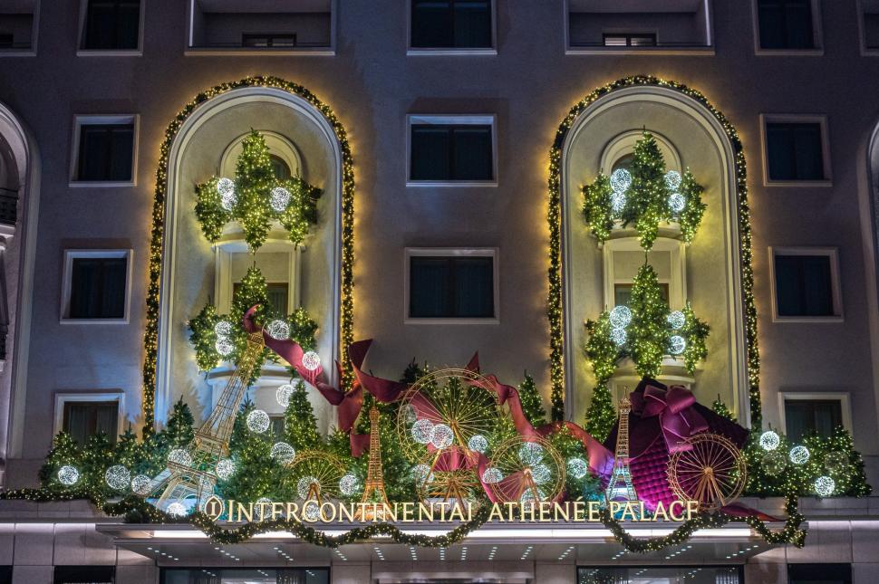 Cele mai frumos decorate clădiri de Crăciun din București în 2024. Unde sunt și cum arată în fotografii noaptea și pe timpul zilei 941464