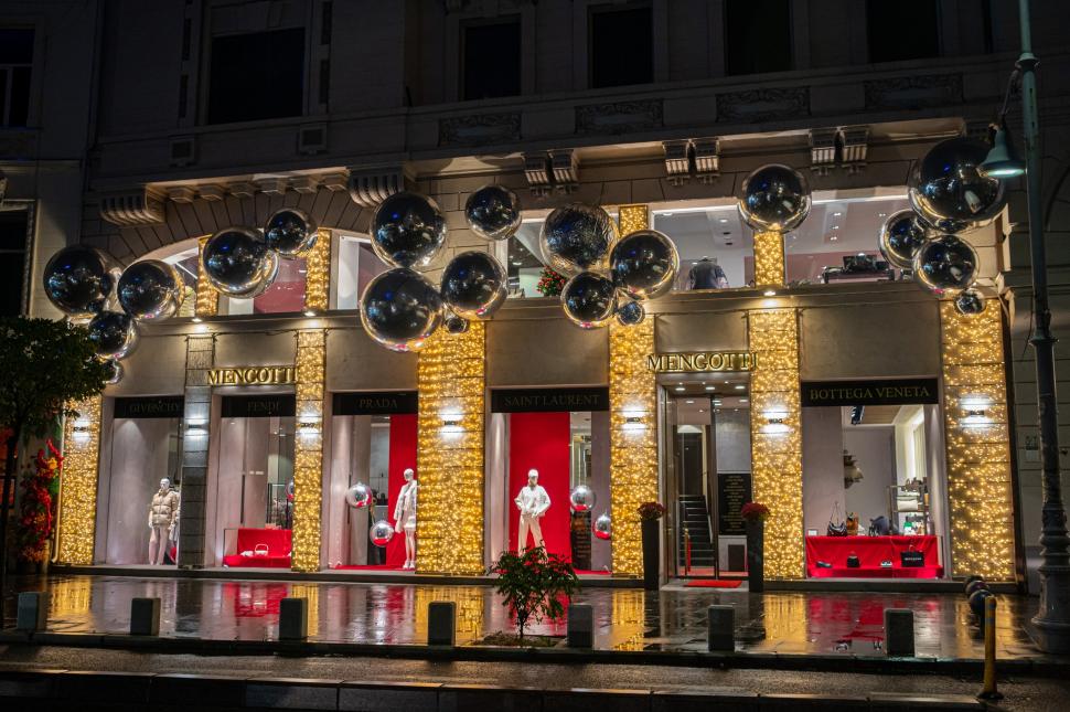 Cele mai frumos decorate clădiri de Crăciun din București în 2024. Unde sunt și cum arată în fotografii noaptea și pe timpul zilei 941469