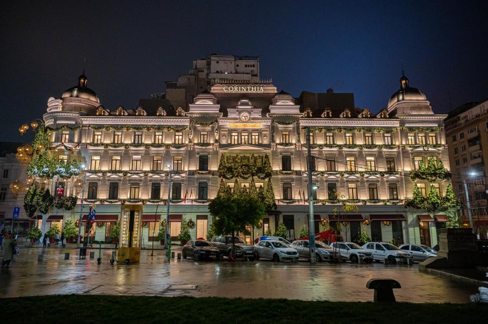 Cele mai frumos decorate clădiri de Crăciun din București în 2024. Unde sunt și cum arată în fotografii noaptea și pe timpul zilei 941470