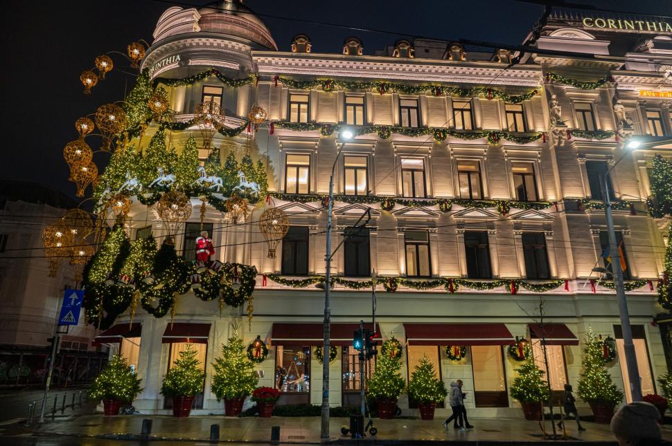 Cele mai frumos decorate clădiri de Crăciun din București în 2024. Unde sunt și cum arată în fotografii noaptea și pe timpul zilei 941472