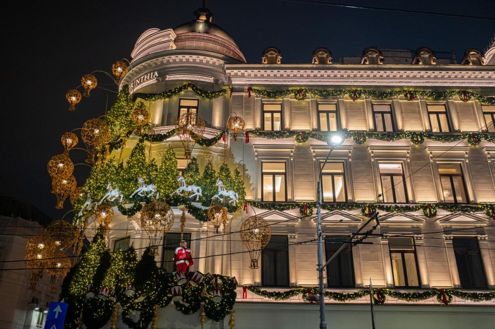 Cele mai frumos decorate clădiri de Crăciun din București în 2024. Unde sunt și cum arată în fotografii noaptea și pe timpul zilei 941473