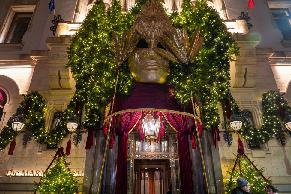 Cele mai frumos decorate clădiri de Crăciun din București în 2024. Unde sunt și cum arată în fotografii noaptea și pe timpul zilei 941480