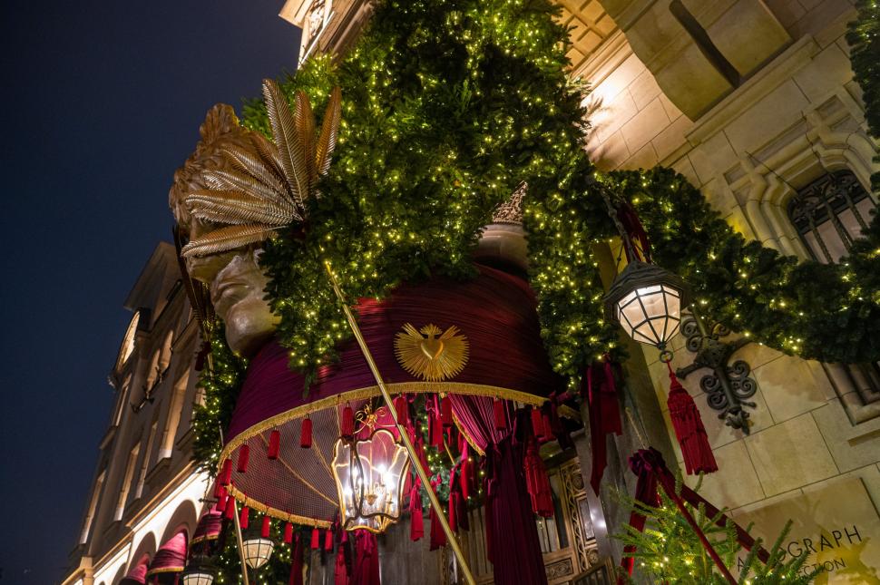 Cele mai frumos decorate clădiri de Crăciun din București în 2024. Unde sunt și cum arată în fotografii noaptea și pe timpul zilei 941482