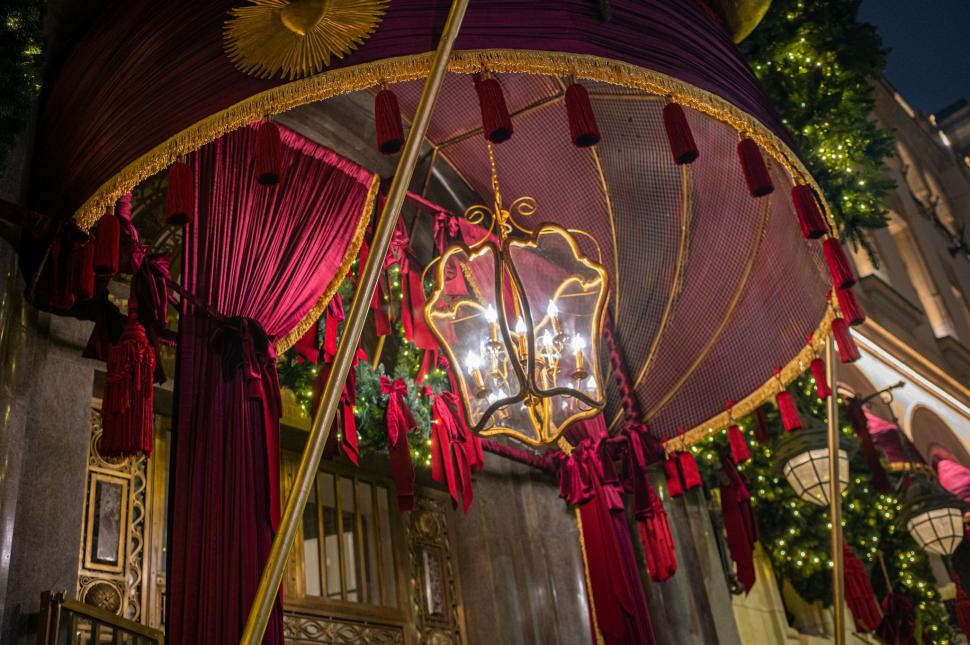 Cele mai frumos decorate clădiri de Crăciun din București în 2024. Unde sunt și cum arată în fotografii noaptea și pe timpul zilei 941483