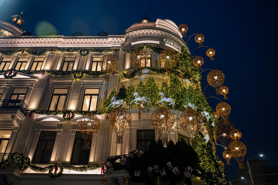 Cele mai frumos decorate clădiri de Crăciun din București în 2024. Unde sunt și cum arată în fotografii noaptea și pe timpul zilei 941488