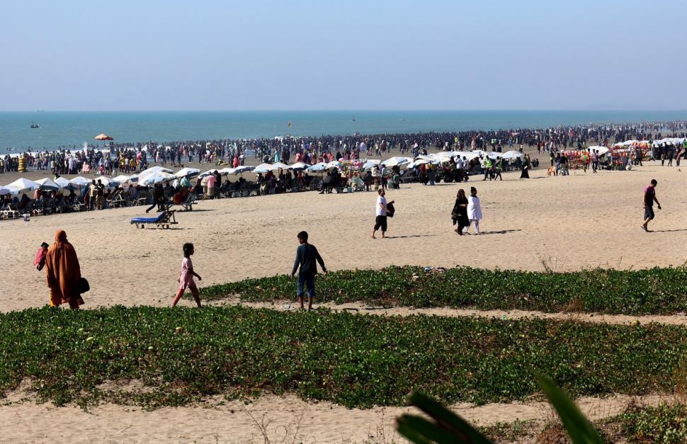 „Monstrul din plastic” apărut pe cea mai lungă plajă naturală din lume are în spate o poveste cutremurătoare 941672