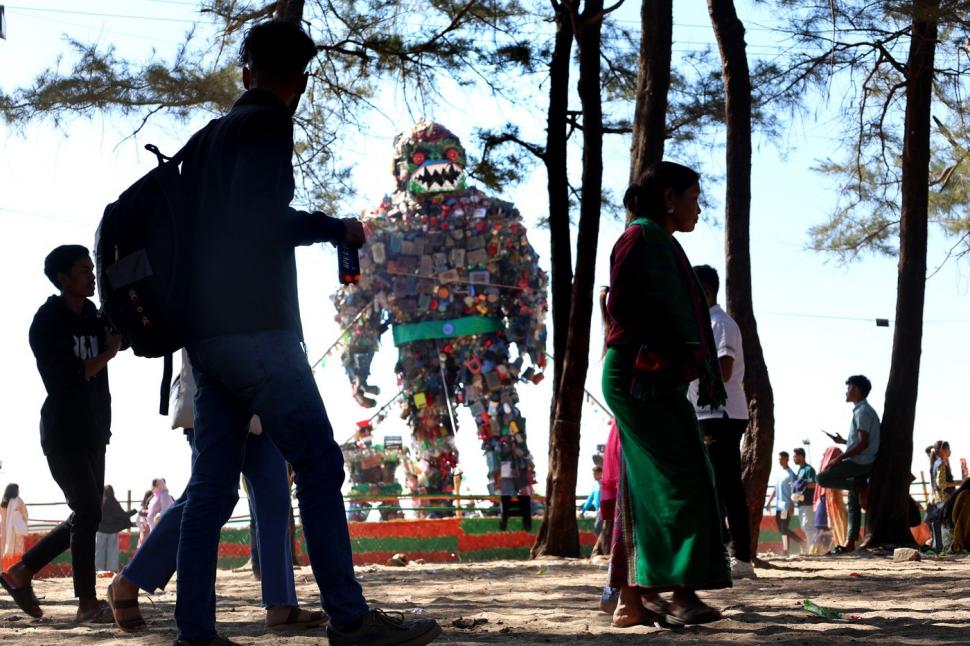 „Monstrul din plastic” apărut pe cea mai lungă plajă naturală din lume are în spate o poveste cutremurătoare 941679