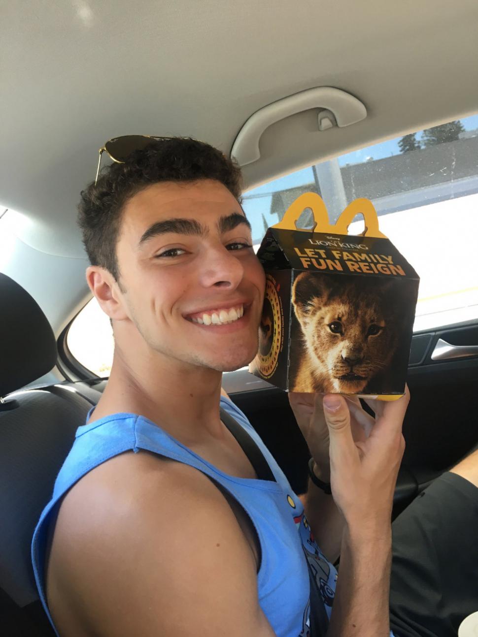 Cazul Luigi Mangione: Tânărul care l-ar fi asasinat pe CEO-ul United Healthcare este acuzat acum și de terorism. Ce spun procurorii 941853