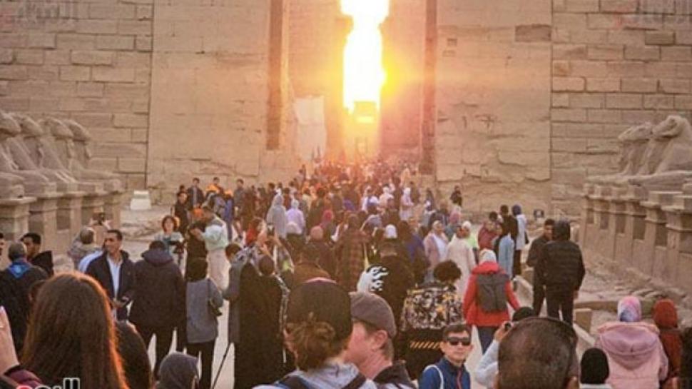 Mii de oameni au sărbătorit solstițiul de iarnă la Stonehenge şi templul Luxor din Egipt 942511