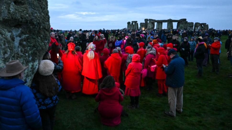 Mii de oameni au sărbătorit solstițiul de iarnă la Stonehenge şi templul Luxor din Egipt 942524