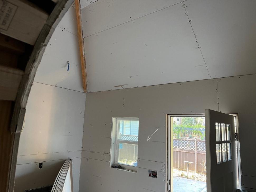 O familie a transformat un garaj obișnuit într-un apartament de lux. Cât a costat amenajarea și cum arată rezultatul final 942352