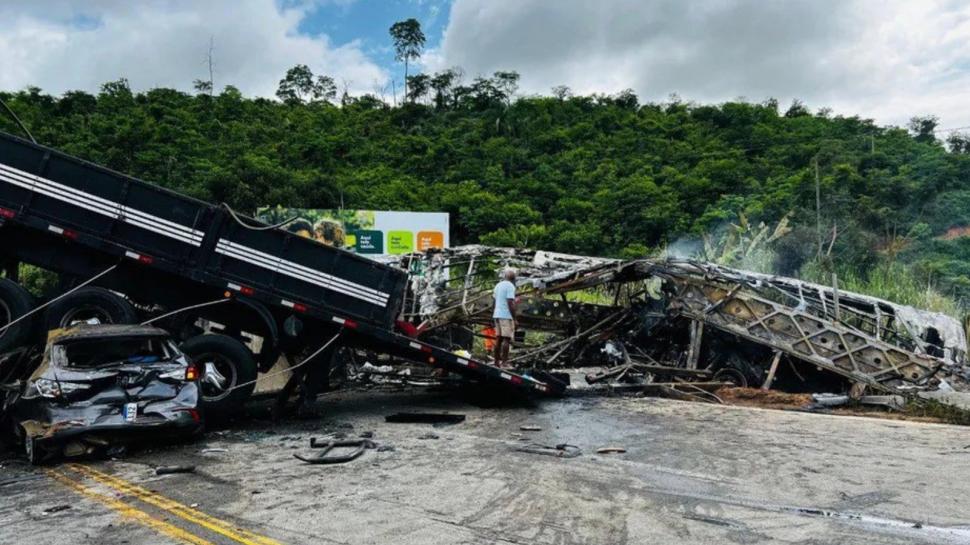 Tragedie în Brazilia: Bilanțul accidentului de autocar a ajuns la 32 de morți 942502