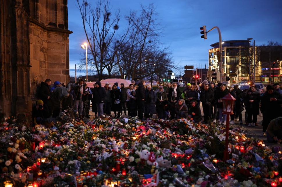Doliu și furie, după atacul de la târgul de Crăciun din Germania. Imaginile durerii în Magdeburg: „Este o tragedie pentru toată lumea” 942594