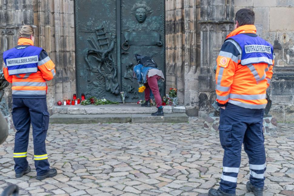 Doliu și furie, după atacul de la târgul de Crăciun din Germania. Imaginile durerii în Magdeburg: „Este o tragedie pentru toată lumea” 942600