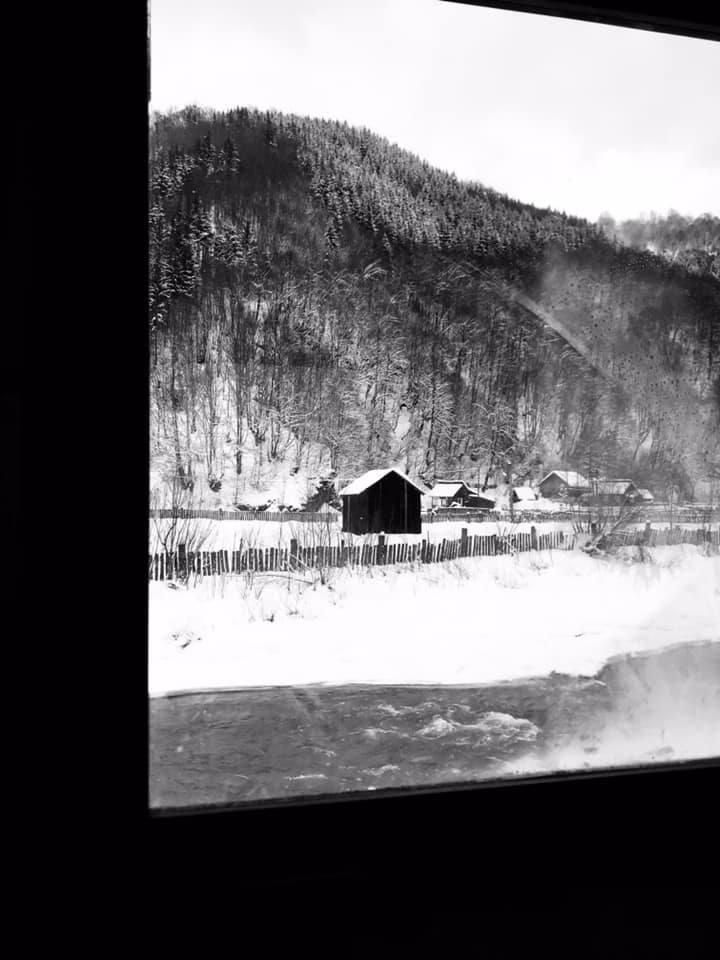 Imagini artistice cu mocănița din Maramureș iarna. Turiștii au rezervat deja locuri în tren pentru acest Crăciun: Cât costă un bilet 941916