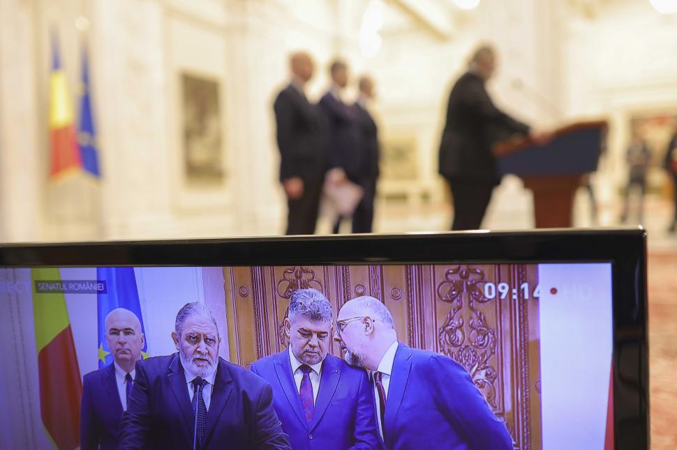 Imaginile zilei de naștere a Guvernului Ciolacu 2: Bolojan supărat, Marcel Ciolacu nervos, Klaus Iohannis mândru 942801