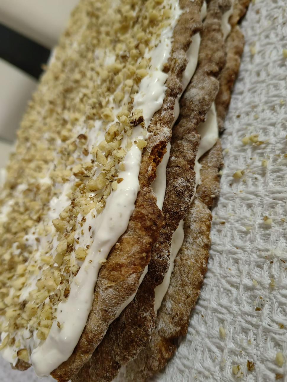 Rețetă veche de prajitură cu „foi odihnite”, transmisă din bătrâni în Maramureș. Este perfectă pentru sărbători 942698