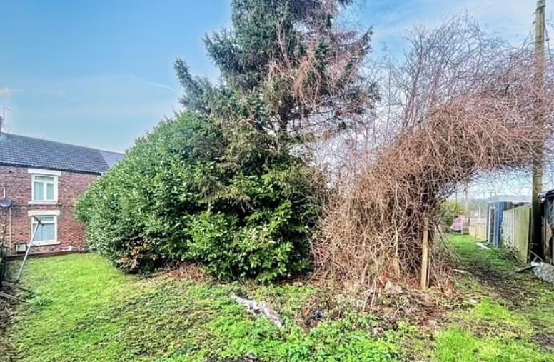 De ce se vinde o casă cu etaj și două dormitoare cu numai 1 euro, în Anglia 942929