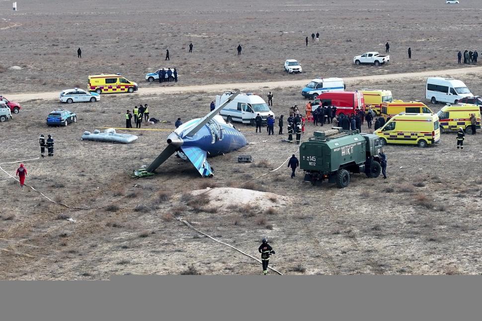 Un avion de pasageri s-a prăbușit și a luat foc în Kazahstan. Momentul a fost filmat. 38 de oameni au murit 943065