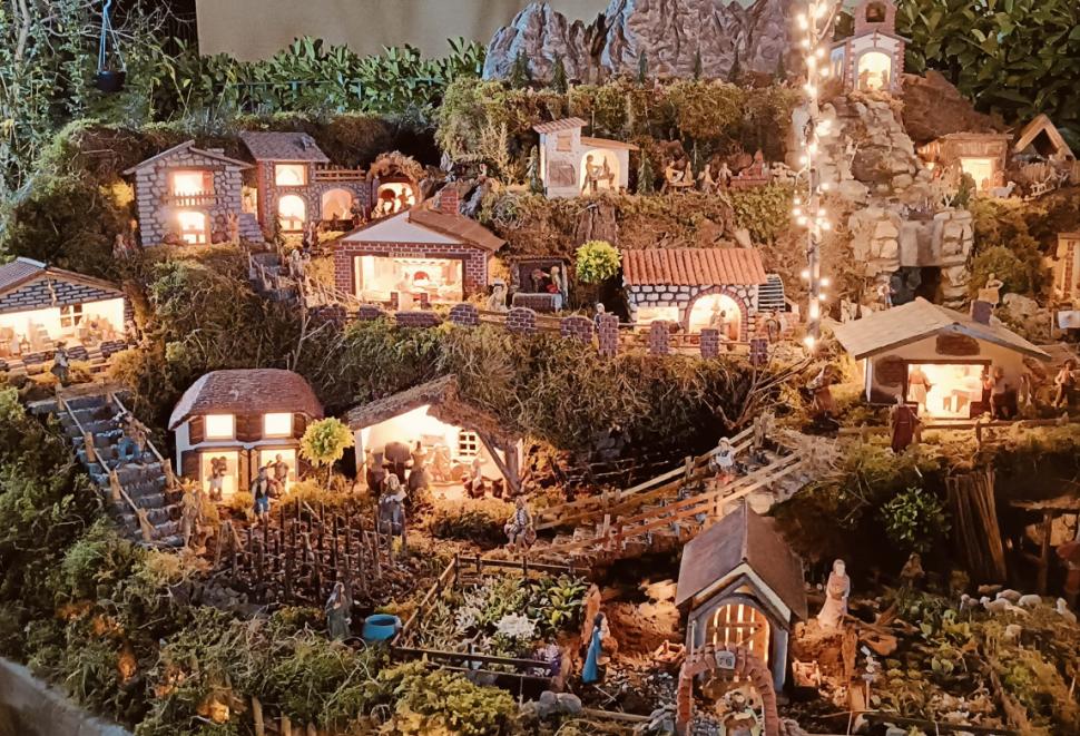 Scena Nașterii Domnului în curtea unei case din Torino este vizitată de mii de oameni. Cum le-a venit ideea proprietarilor  943184