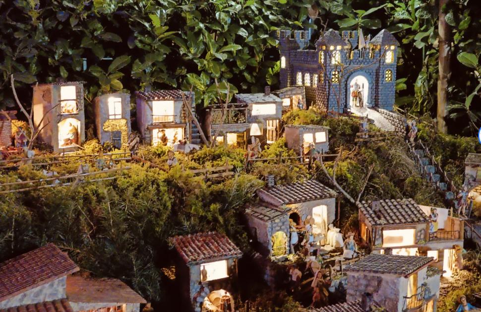 Scena Nașterii Domnului în curtea unei case din Torino este vizitată de mii de oameni. Cum le-a venit ideea proprietarilor  943185