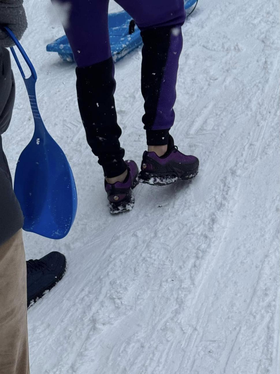 Salvamont Brașov le reamintește turiștilor că „muntele nu e podium de modă”: „Gleznele libere sunt bilete direct spre hipotermie” 943346