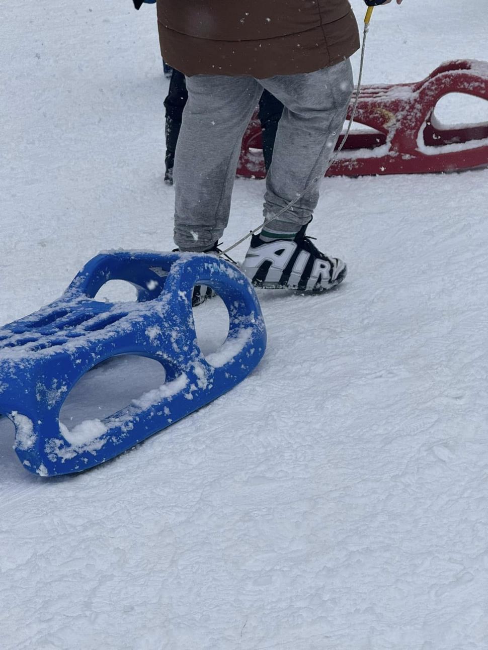 Salvamont Brașov le reamintește turiștilor că „muntele nu e podium de modă”: „Gleznele libere sunt bilete direct spre hipotermie” 943347