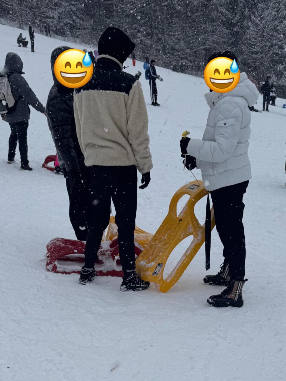 Salvamont Brașov le reamintește turiștilor că „muntele nu e podium de modă”: „Gleznele libere sunt bilete direct spre hipotermie” 943350