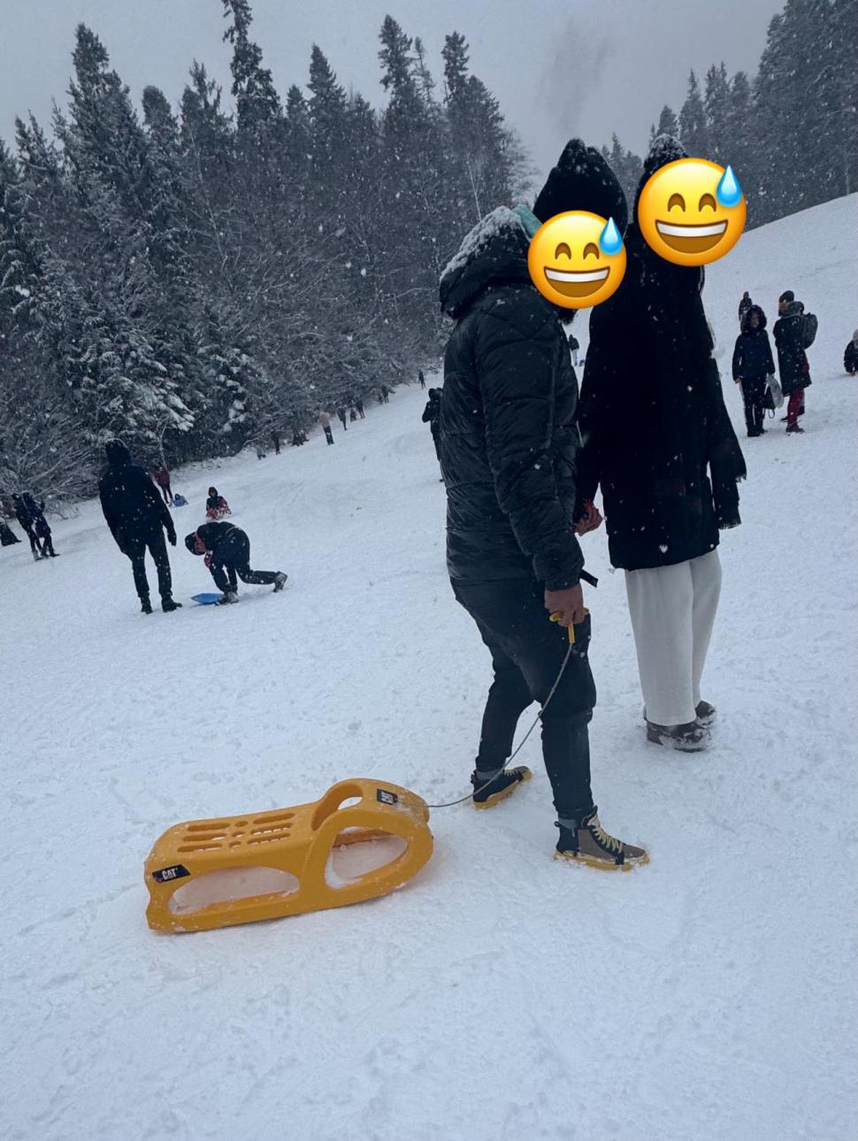Salvamont Brașov le reamintește turiștilor că „muntele nu e podium de modă”: „Gleznele libere sunt bilete direct spre hipotermie” 943351