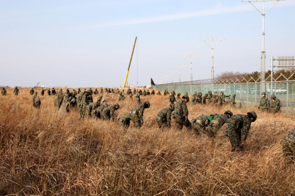 Imagini cutremurătoare, după accidentul aviatic din Coreea de Sud: 179 de oameni au murit după ce avionul Jeju Air 2216 s-a prăbușit 943599