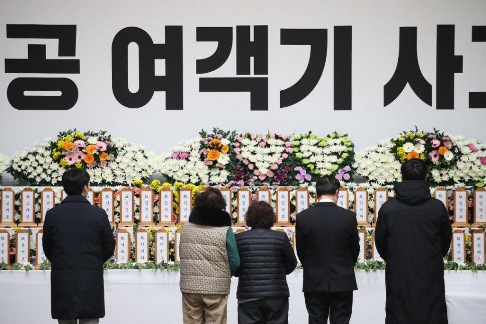 Imagini cutremurătoare, după accidentul aviatic din Coreea de Sud: 179 de oameni au murit după ce avionul Jeju Air 2216 s-a prăbușit 943604