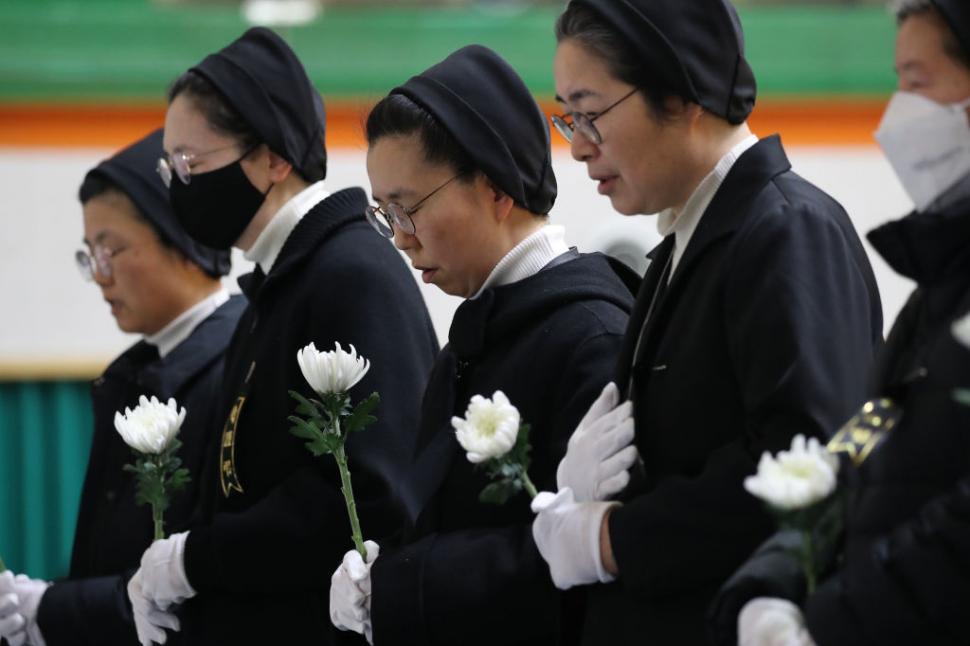 Imagini cutremurătoare, după accidentul aviatic din Coreea de Sud: 179 de oameni au murit după ce avionul Jeju Air 2216 s-a prăbușit 943605