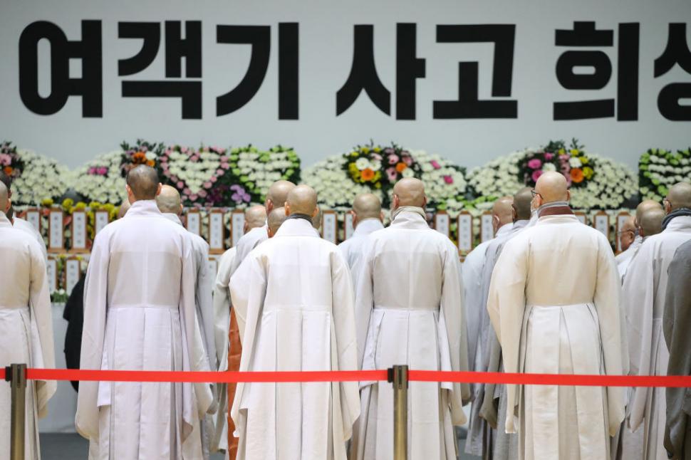 Imagini cutremurătoare, după accidentul aviatic din Coreea de Sud: 179 de oameni au murit după ce avionul Jeju Air 2216 s-a prăbușit 943607