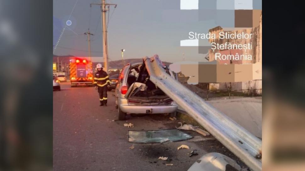 Un şofer beat a scăpat cu viaţă după ce un parapet metalic i-a străpuns maşina, în Argeş 943989