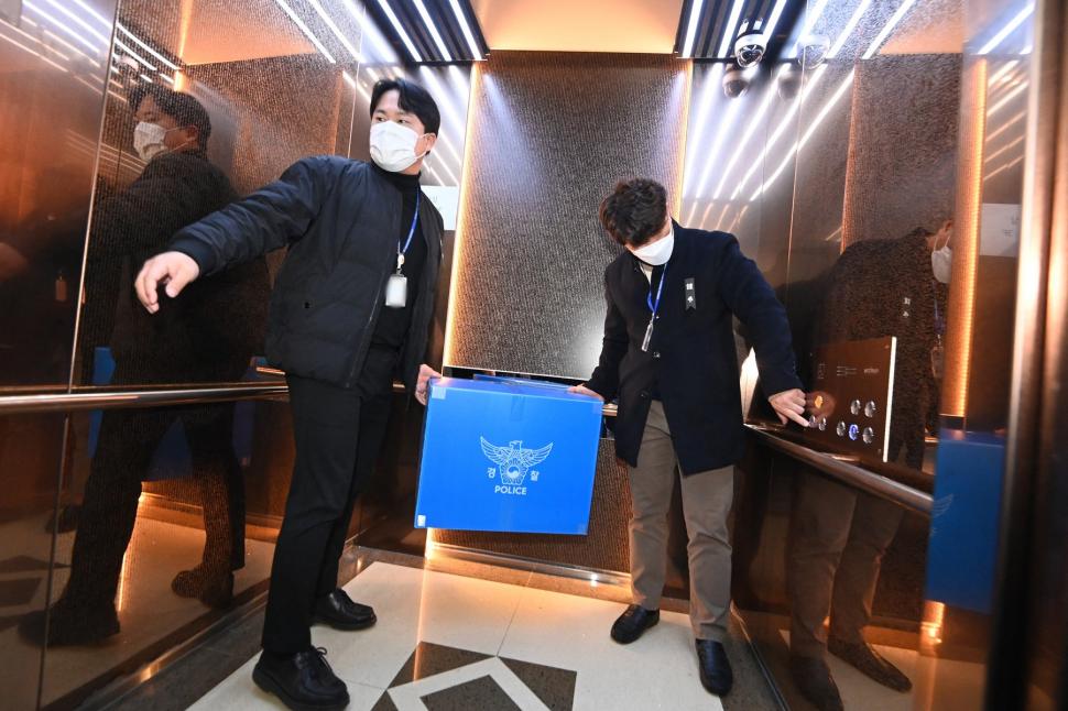 Percheziții la aeroportul din Muan, în Coreea de Sud, după prăbuşirea avionului Jeju Air 2216 care a ucis 179 de persoane 944005