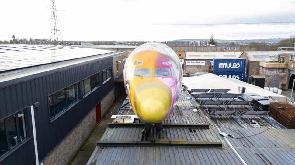 E probabil una dintre cele mai inedite cazări din lume. Cum arată fostul avion al lui Pablo Escobar, unde te poți simți ca miliardarii 944171