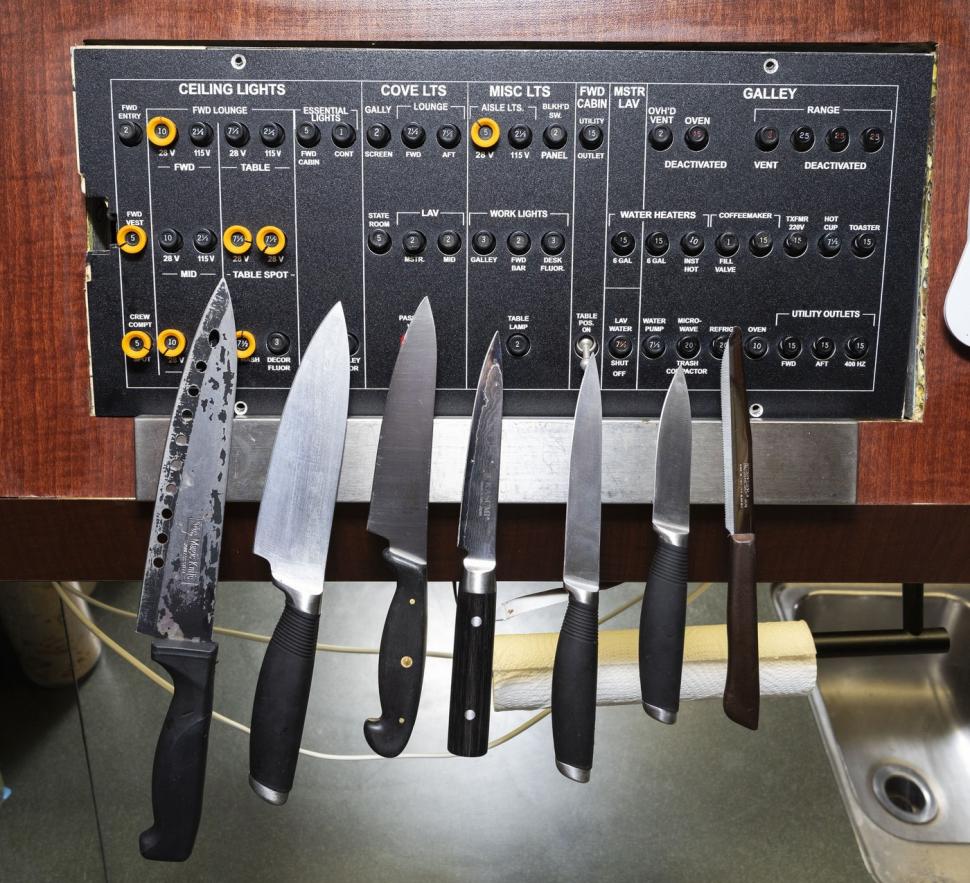 E probabil una dintre cele mai inedite cazări din lume. Cum arată fostul avion al lui Pablo Escobar, unde te poți simți ca miliardarii 944172