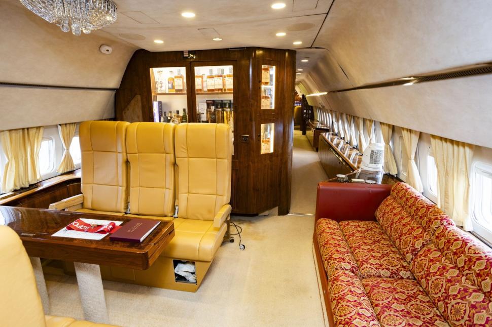 E probabil una dintre cele mai inedite cazări din lume. Cum arată fostul avion al lui Pablo Escobar, unde te poți simți ca miliardarii 944176