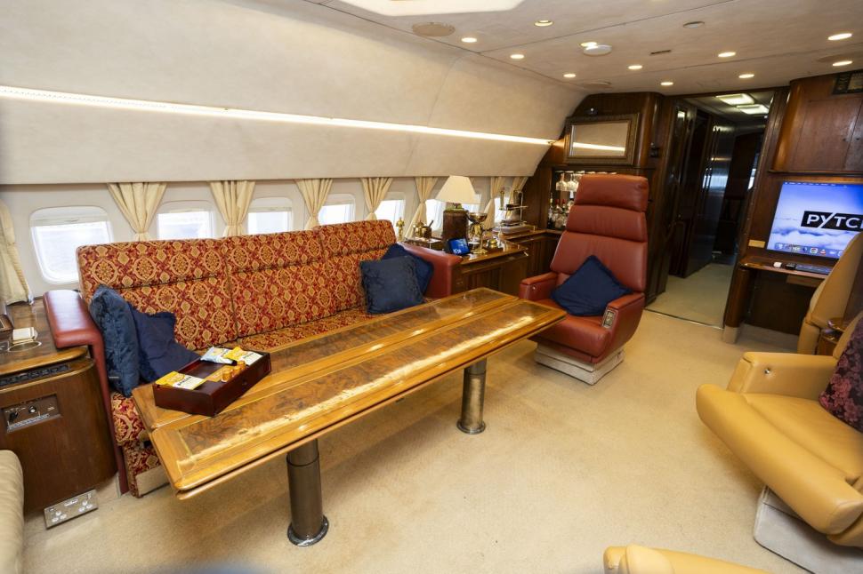 E probabil una dintre cele mai inedite cazări din lume. Cum arată fostul avion al lui Pablo Escobar, unde te poți simți ca miliardarii 944178