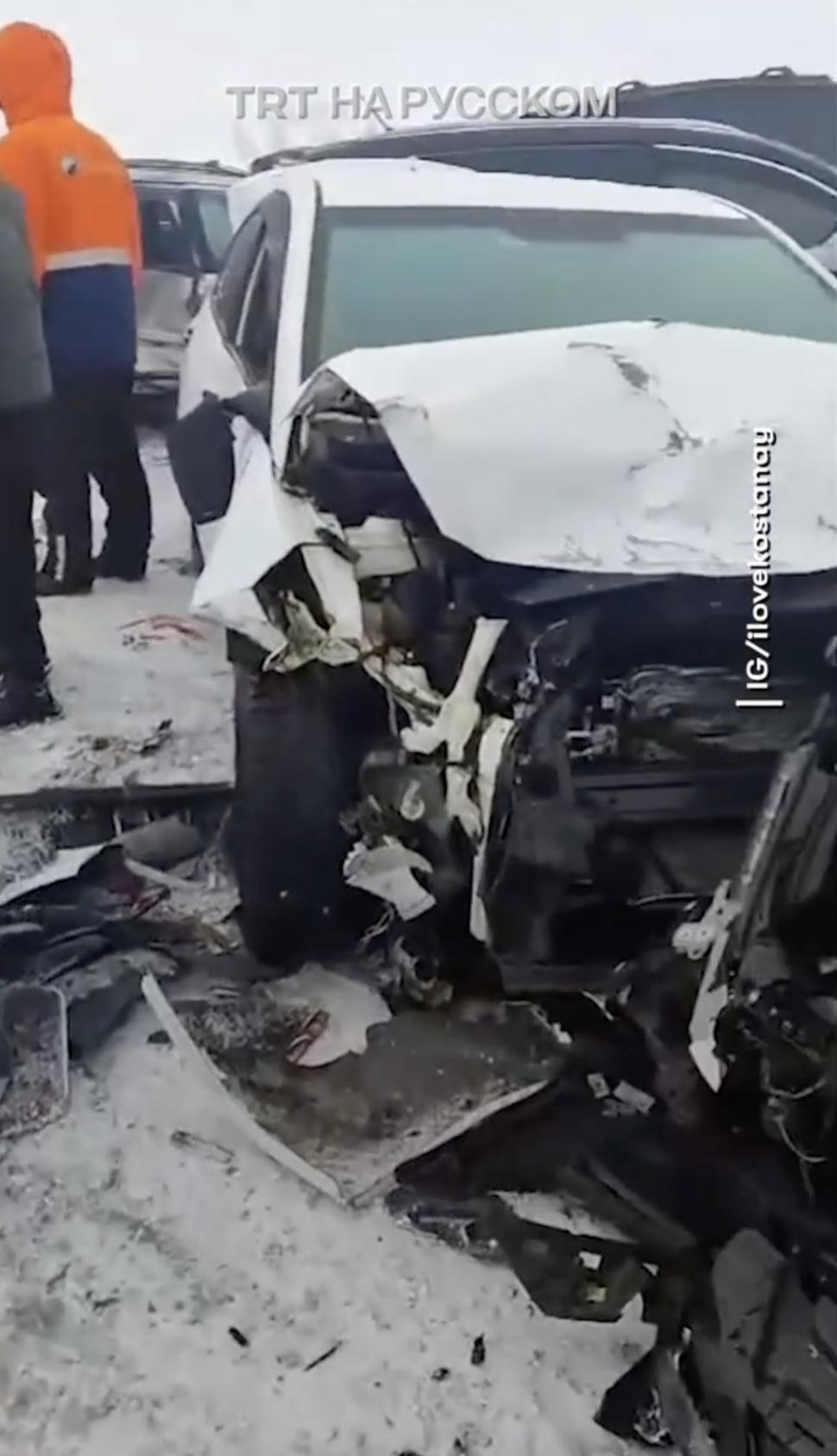 Carambol cu 95 de mașini pe o autostradă lovită de o furtună de zăpadă, în Kazahstan. Zeci de persoane au fost rănite 944289