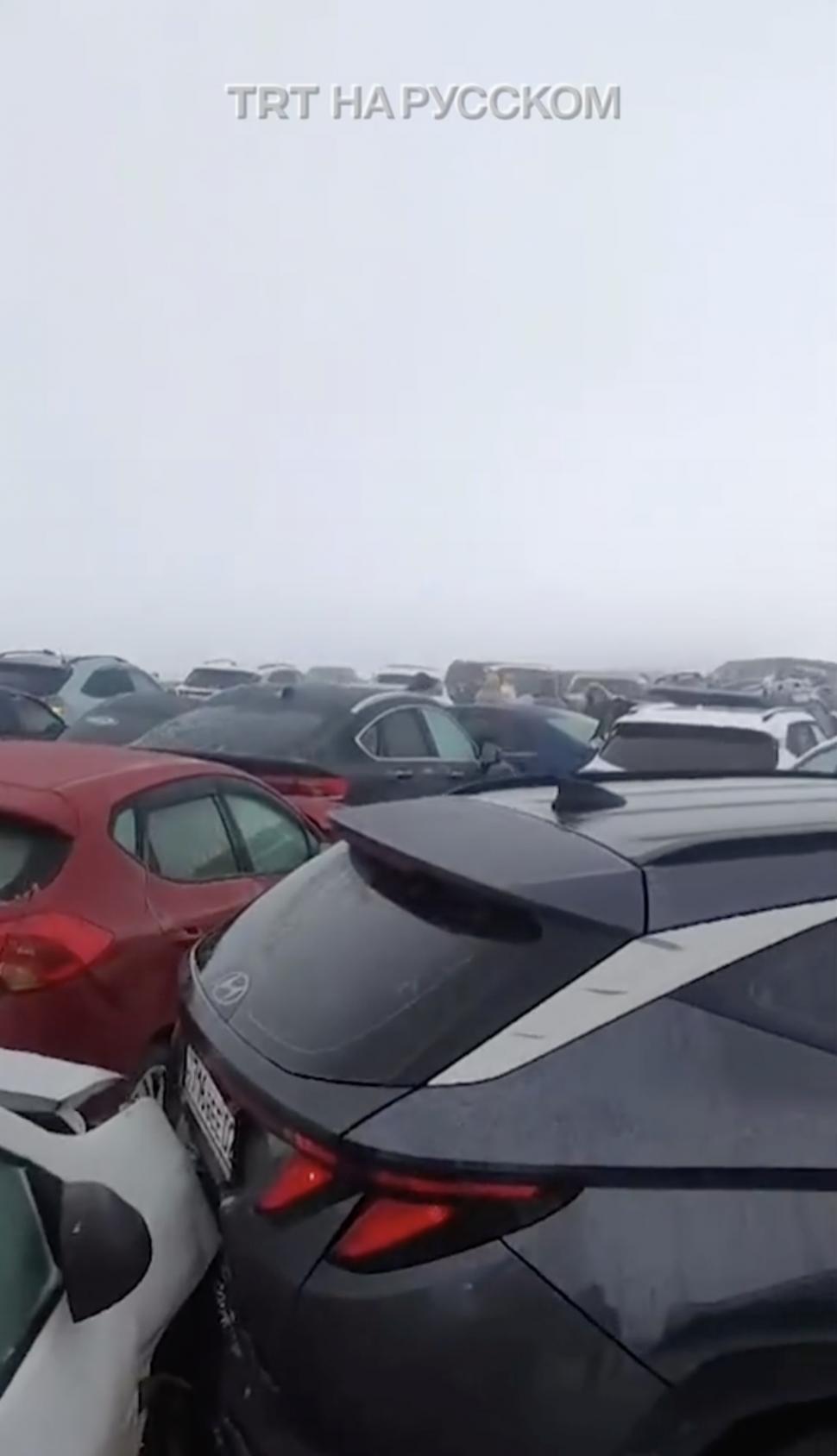 Carambol cu 95 de mașini pe o autostradă lovită de o furtună de zăpadă, în Kazahstan. Zeci de persoane au fost rănite 944291