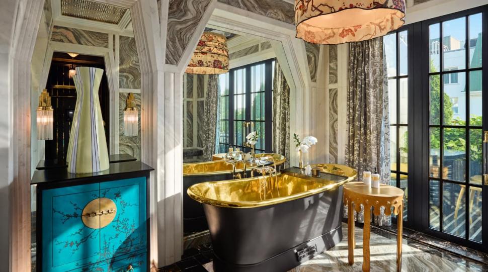 După vizita la Putin, Fico s-a dus într-o vacanță secretă, la un hotel de mii de euro pe noapte și cadă de aur. Cum s-a dat de gol  944265