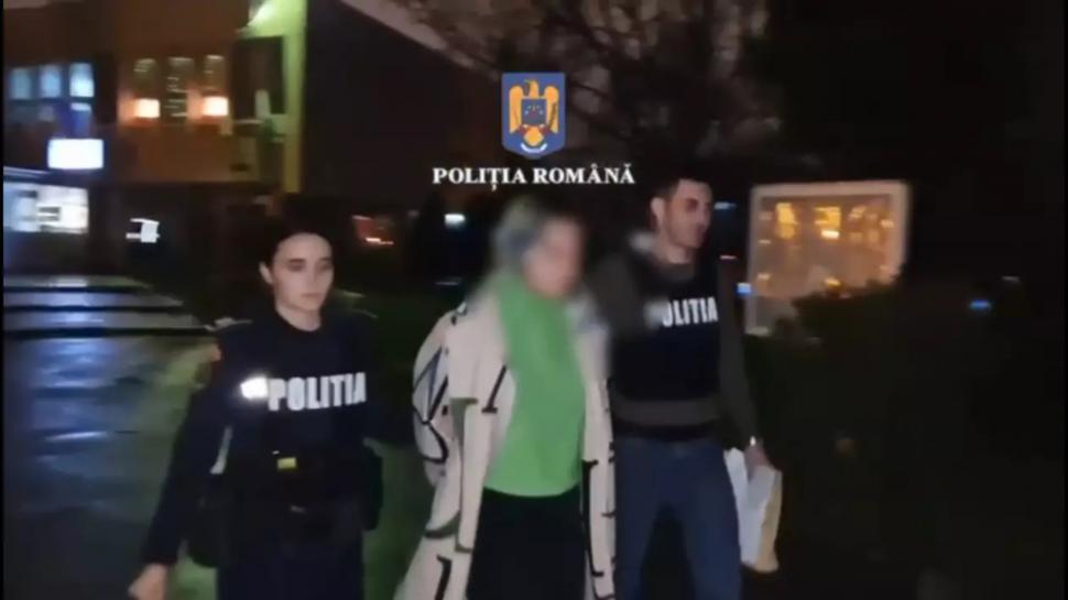 O femeie a incendiat o mașină, la întâmplare, după ce patroana a concediat-o, în București. Focul s-a extins și la alte autoturisme 944249