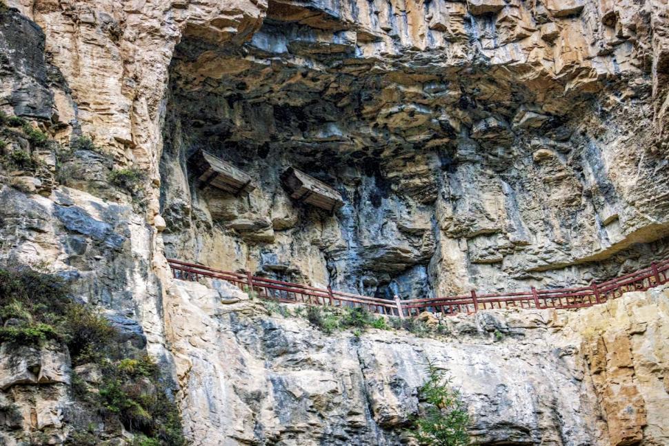 Sicriele suspendate din China continuă să fie un mister. Imaginile bizare atrag anual turiști din toată lumea 944341