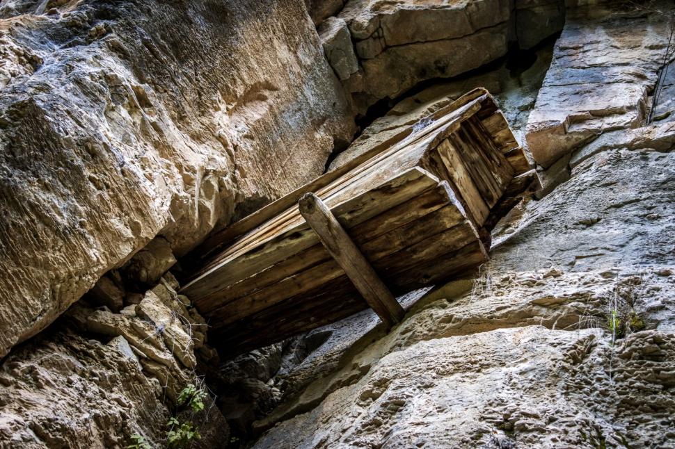 Sicriele suspendate din China continuă să fie un mister. Imaginile bizare atrag anual turiști din toată lumea 944342