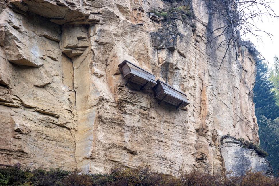 Sicriele suspendate din China continuă să fie un mister. Imaginile bizare atrag anual turiști din toată lumea 944343