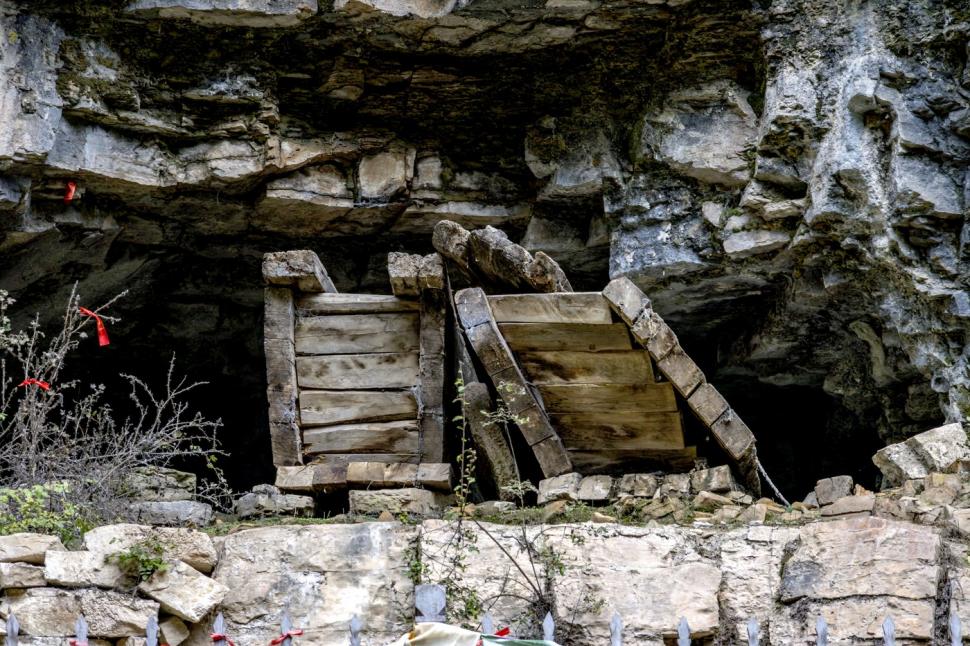 Sicriele suspendate din China continuă să fie un mister. Imaginile bizare atrag anual turiști din toată lumea 944344