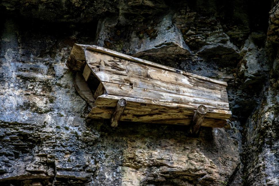 Sicriele suspendate din China continuă să fie un mister. Imaginile bizare atrag anual turiști din toată lumea 944347