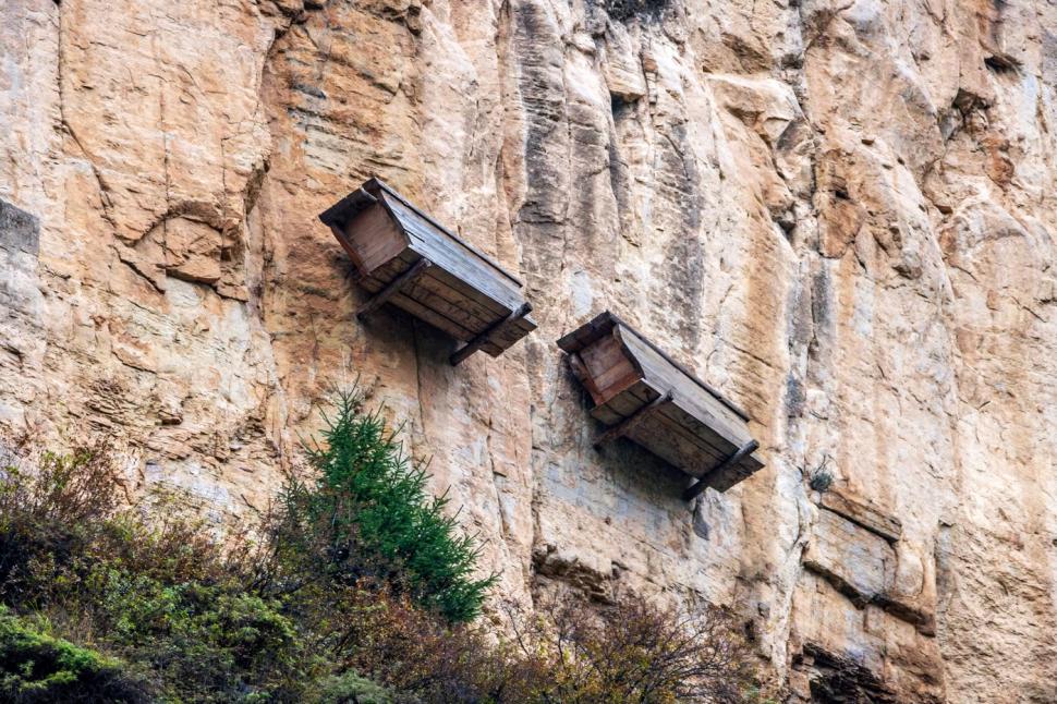 Sicriele suspendate din China continuă să fie un mister. Imaginile bizare atrag anual turiști din toată lumea 944348