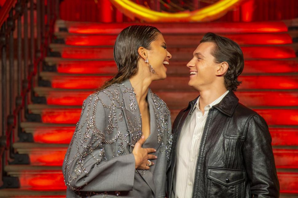 Inelul cu diamant purtat de Zendaya la Globurile de Aur stârnește frenezia zvonurilor că s-a logodit cu Tom Holland 944564